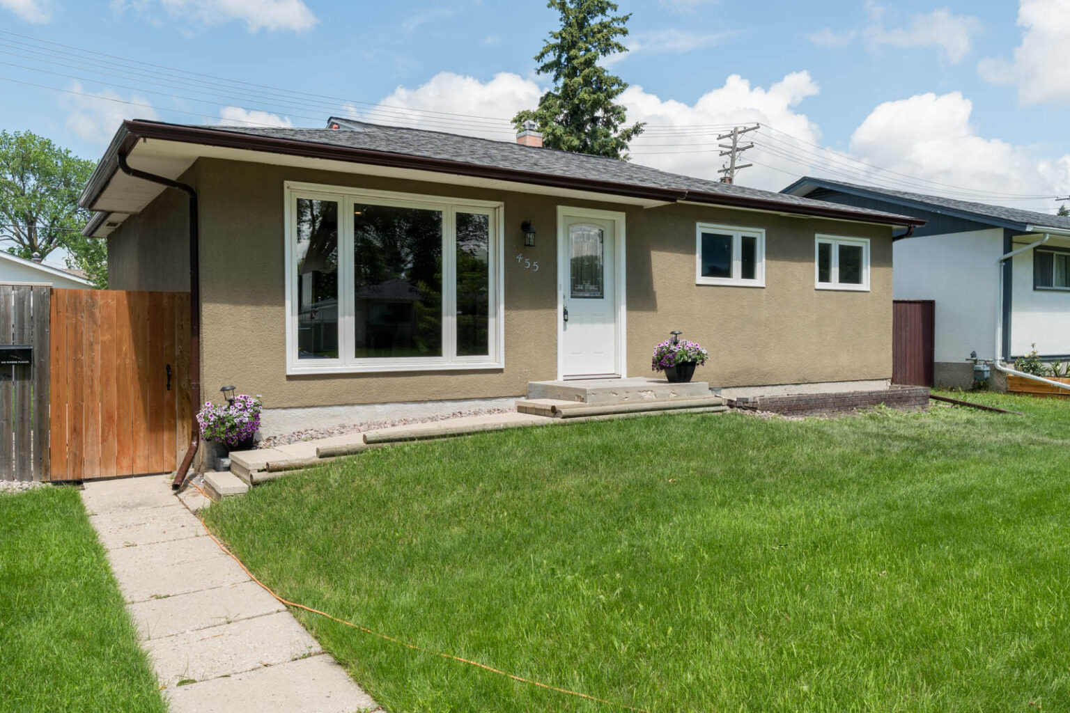 Source listing photo for 455 Edward Avenue W